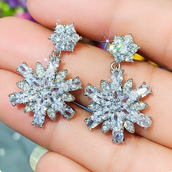 💥925 Silver Plated Fashionable Flower CZ Drop Earrings, MLNN1181 - Picture 1 of 5